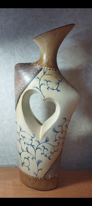 Ваза из глины.Высота 45.5см.