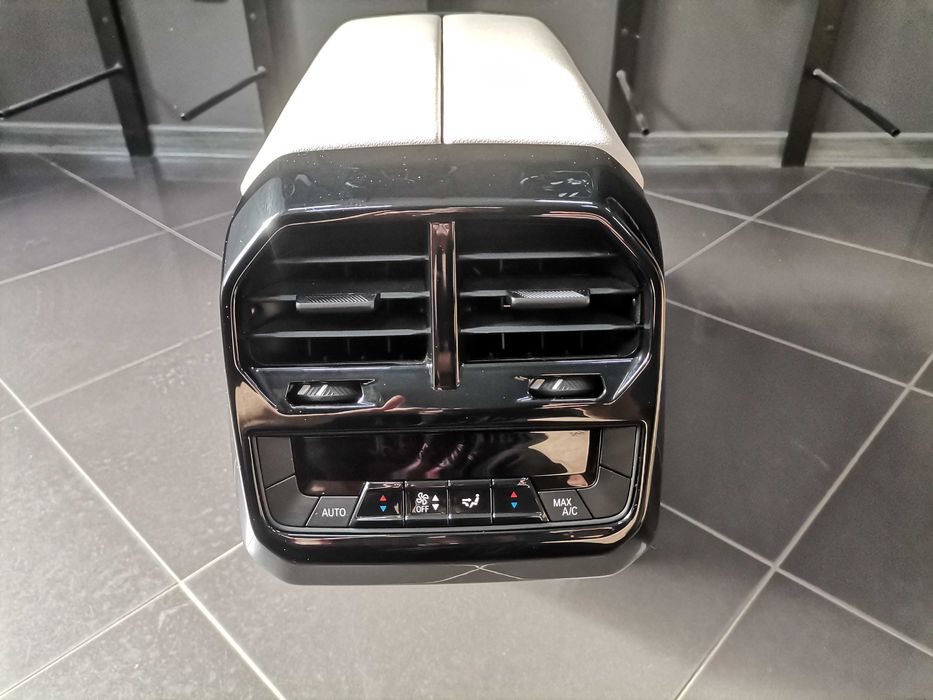 Централна Конзола BMW IX I20 I 20