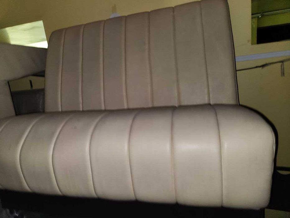 Офисная мебель срочно продаётся.