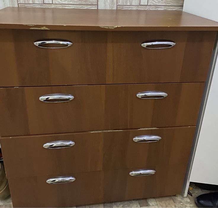 Продам  комод  .