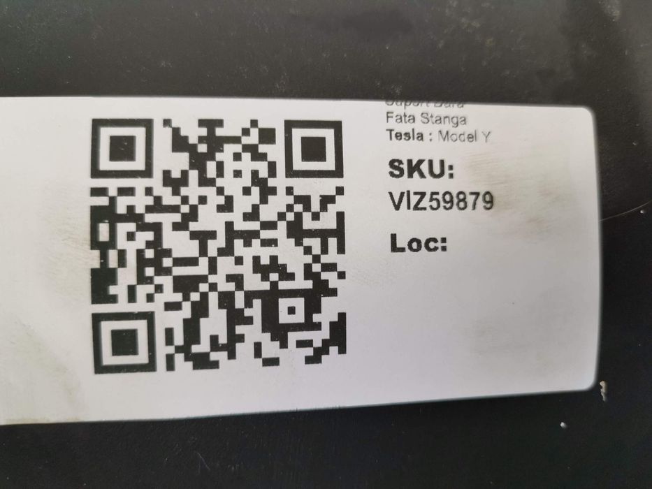 Тесла Модел Y / Tesla Model Y Ляв преден държач на броня, оригинален,