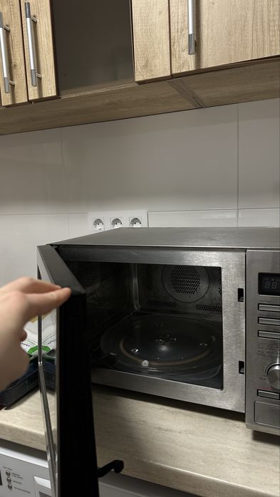 Vand urgent - Cuptor cu microunde si grill