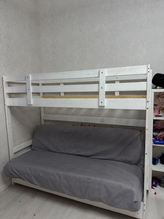 Двухъярусная детская кровать