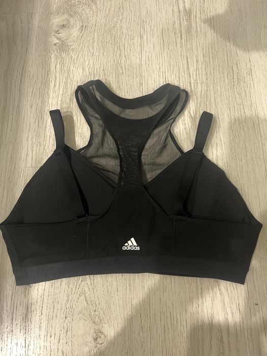 Adidas черно спортно бюстие S/M фитнес топ
