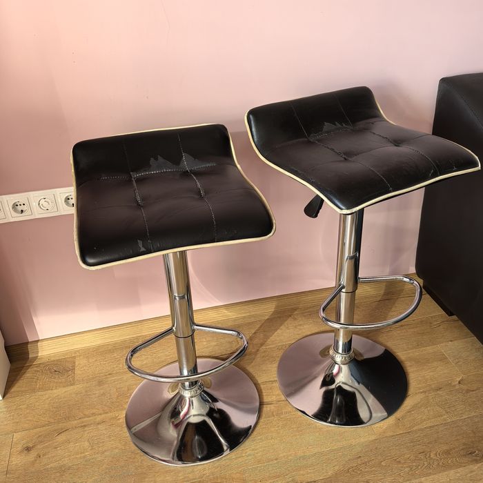 Продавам бар стола