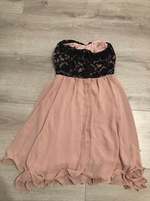 Рокля с дантела