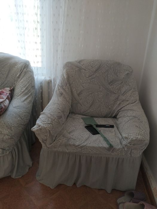 Продам срочно угловой диван с креслом