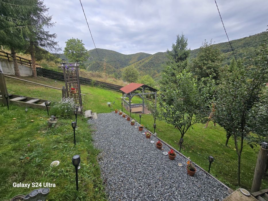 Vând cabana la munte