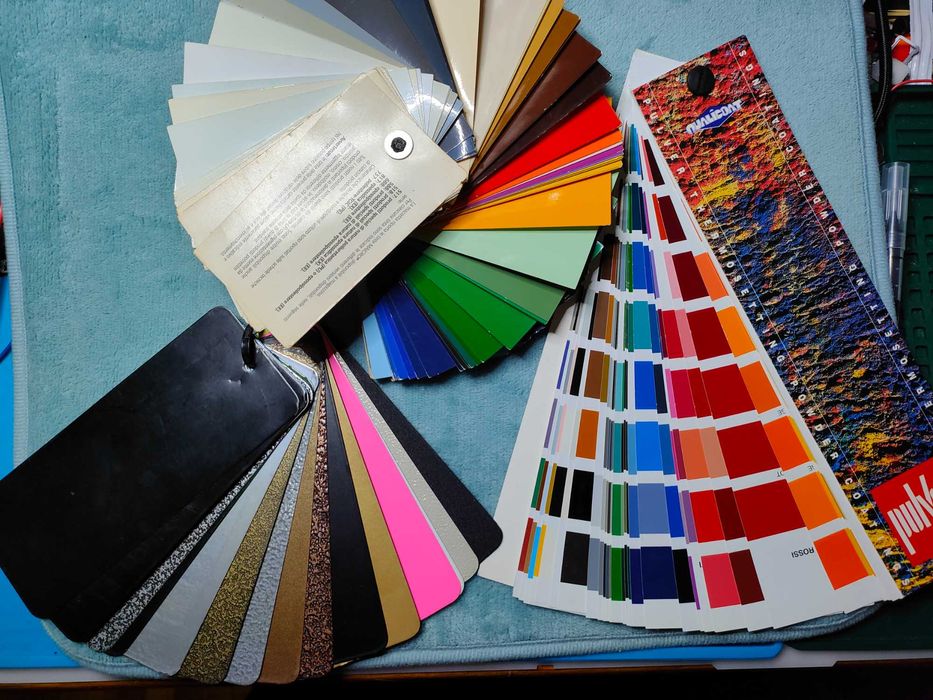 Vand 3 paletare de culori in cod RAL si AKZO