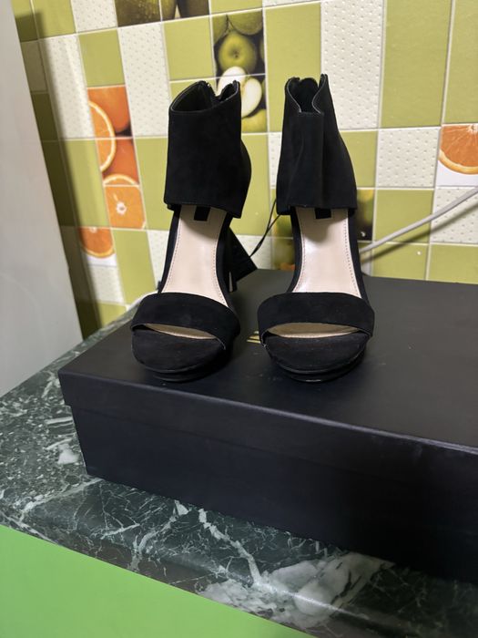 Продам женские туфли