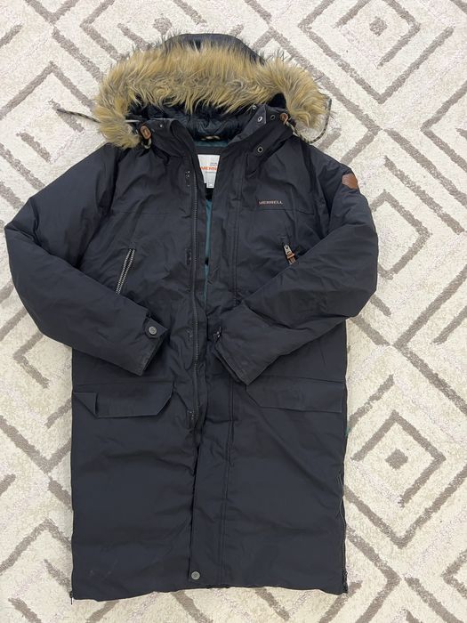 пуховик на мальчика 11-12 лет (жилетка в подарок )