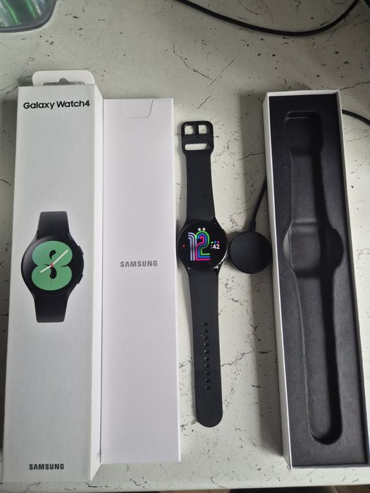 Смарт часы Samsung watch  4