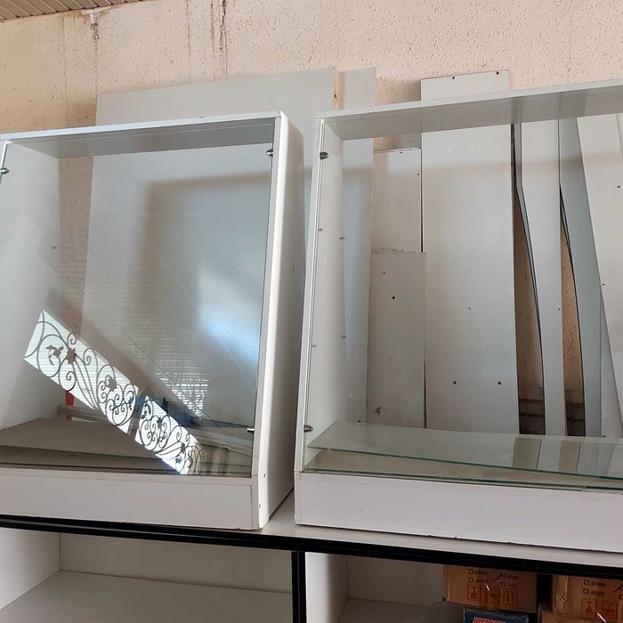 Vitrina oynalri bilan