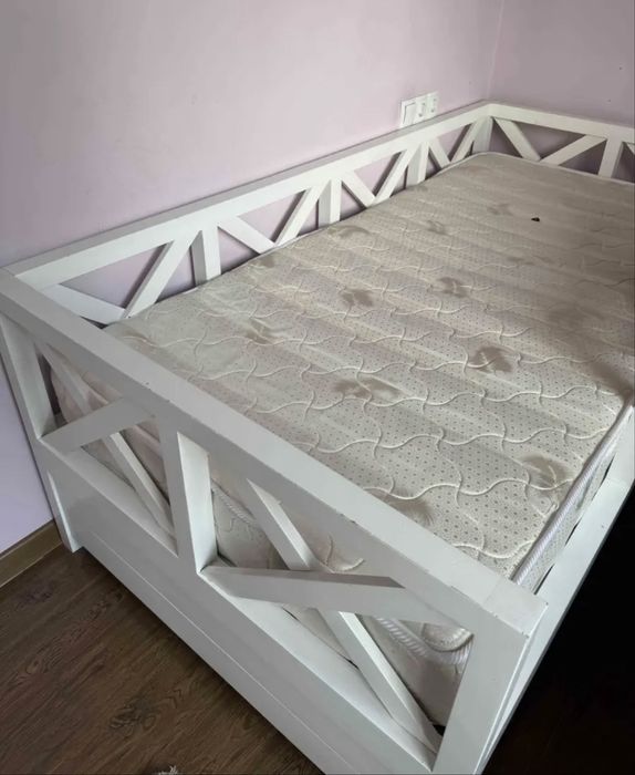 Кровать с бортами