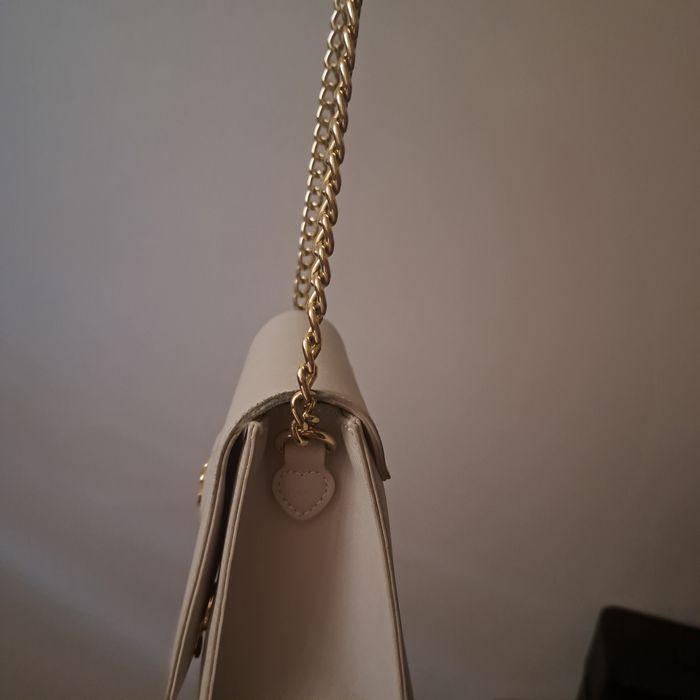 Дамска бежаво чанта Love Moshino