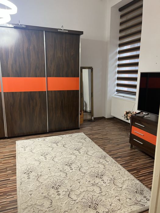 Vand apartament cu 2 camere , zona centrala