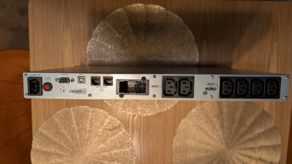 CyberPower OR1500ERM1U UPS 1500 VA / 900 W fara baterie impecabil