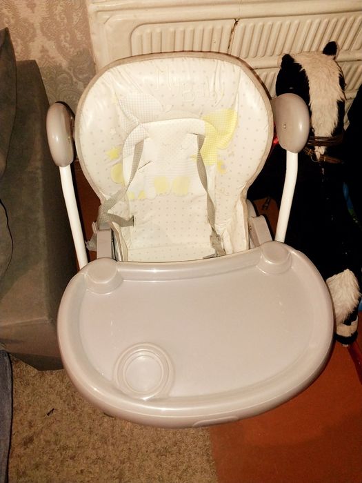 Детский столик для кормления.