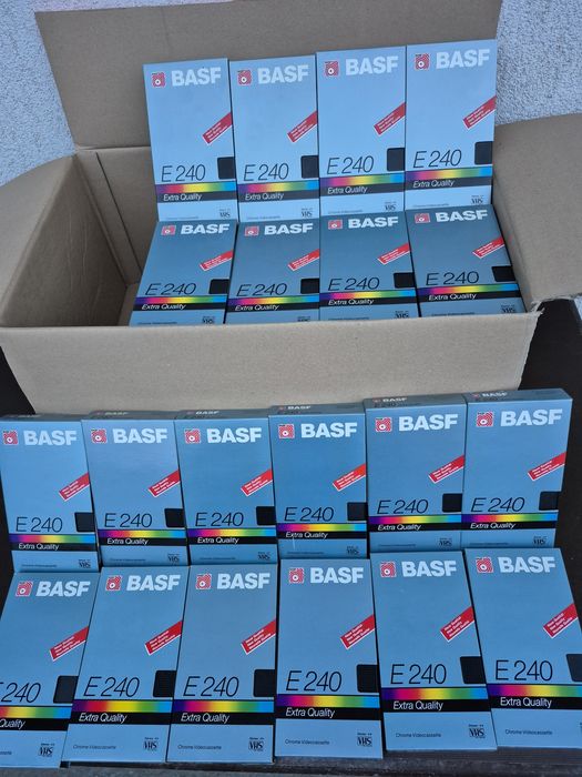 Vând 65 casete video VHS originale 240 minute colectie de filme