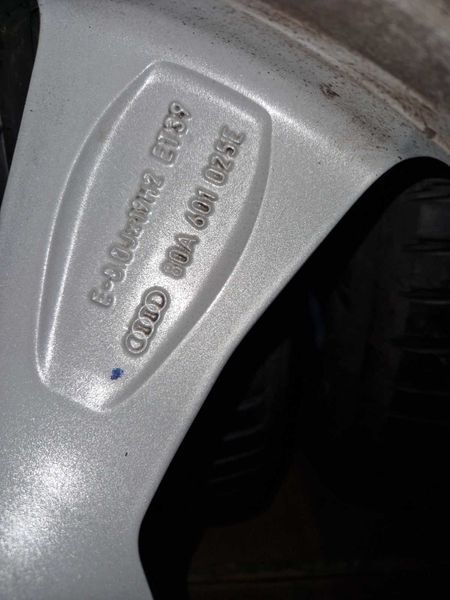 Audi Q5 R19 80A Ауди оригинални джанти с 
летни гуми и датчици