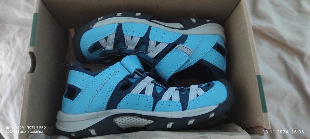 детски сандали със затворени пръсти