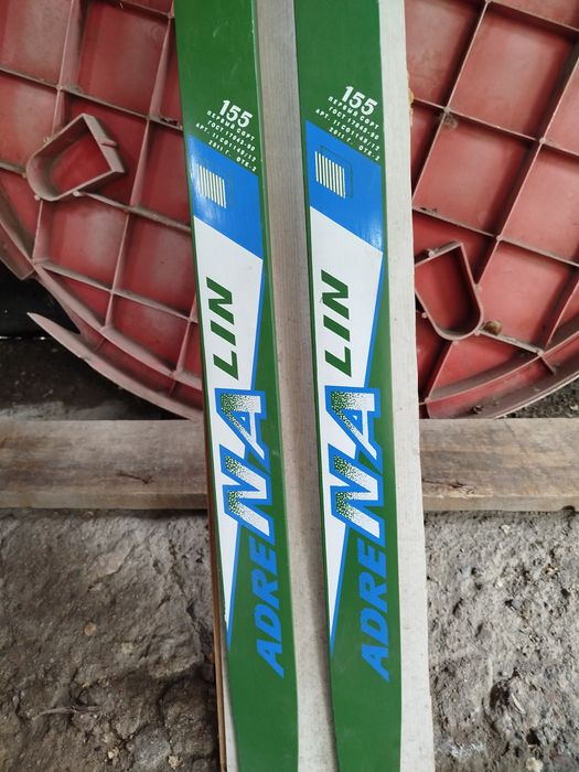 В продаже лыжи новые