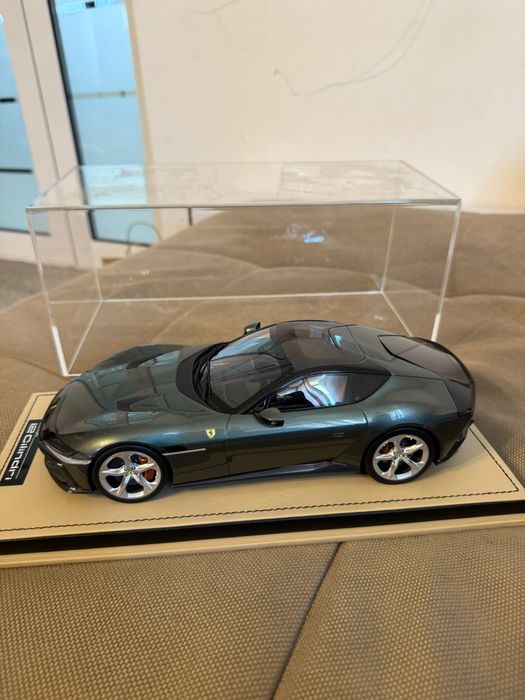 Macheta 1:18 Ferrari 12 cilindri noua