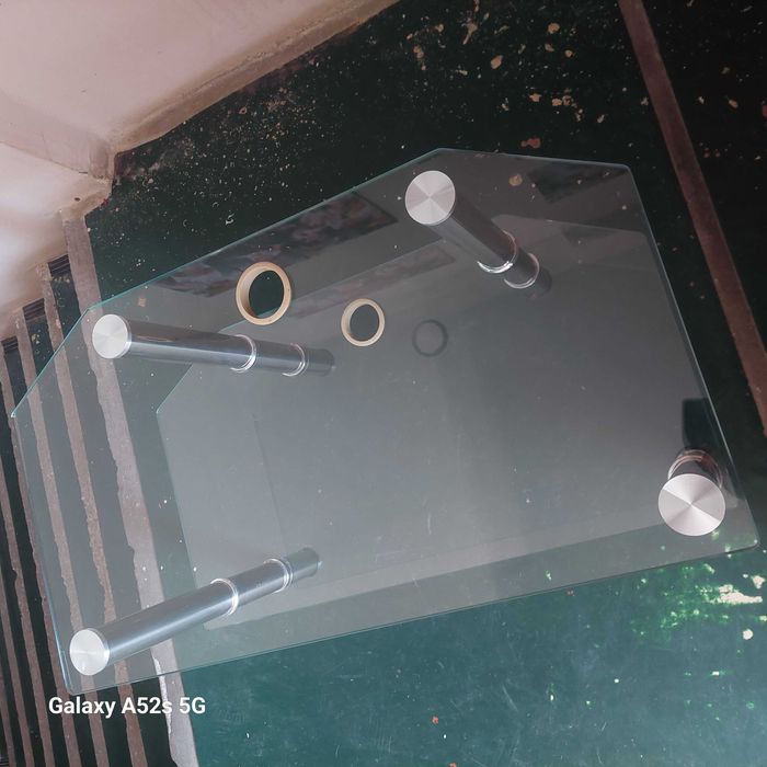 Стъклена масичка за телевизор