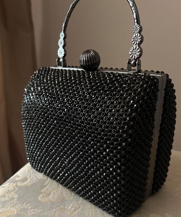 Дамска чанта с бляскави кристали