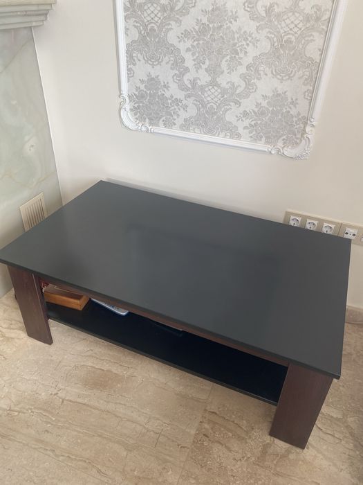 Продавам холна маса