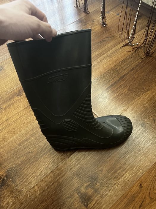 Продам резиновые сапоги 43 р