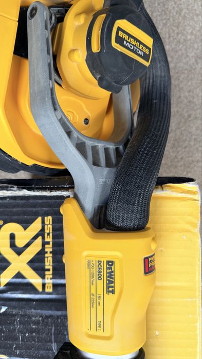 DeWalt DCE800N-XJ slefuitor pereti girafa cu acumulator 18 V