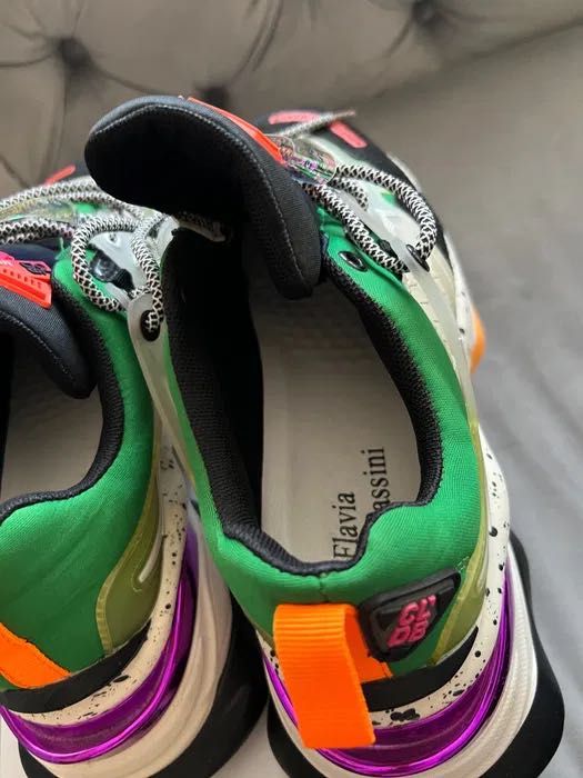 Adidași colorați noi din piele naturală,mărimea 40