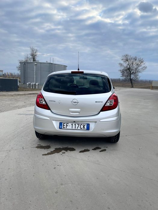 Vând opel corsa 2010