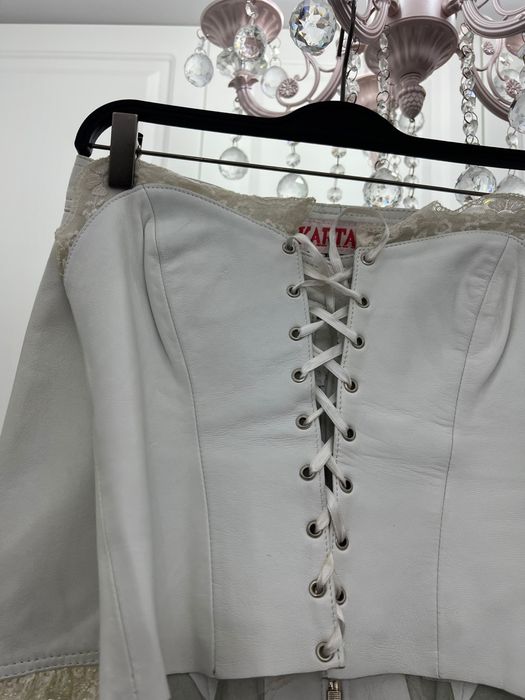 Vand costum alb din piele naturala