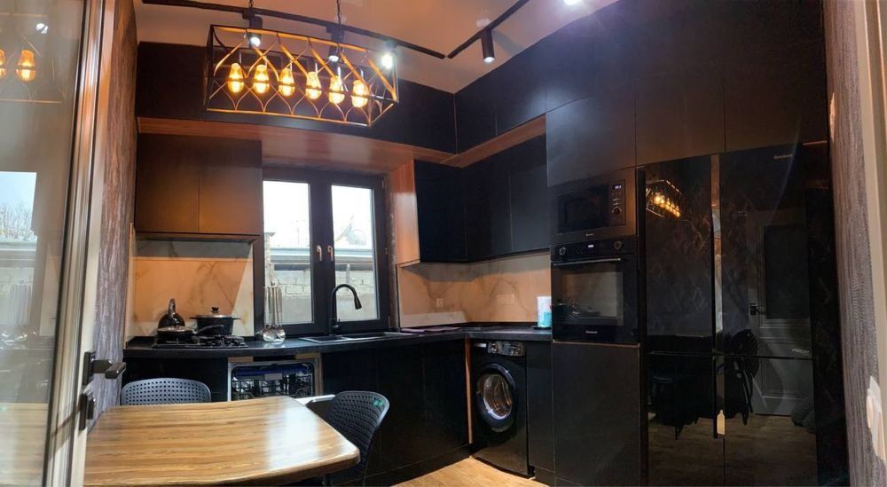 Аренда    дома  5 комнат ориентир Азербайджанский  центр