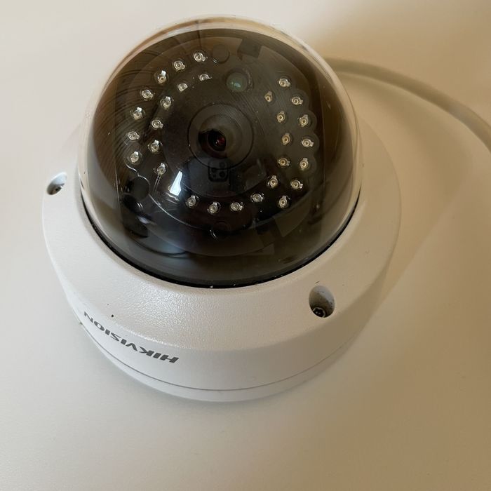 2 camere de supraveghere Hikvision network camera despcriere