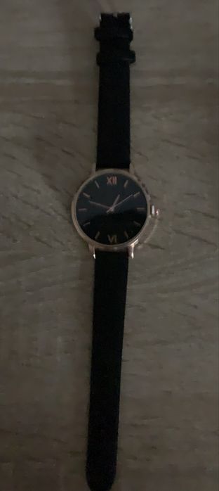 Часы наручные кварцевые,универсальные