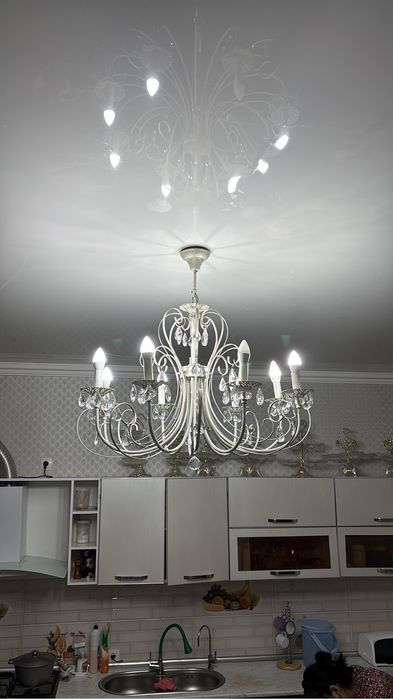 Телевизор, холодилник, люстра сатылады