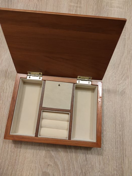 Cutie bijuterii muzicala lemn argintata 925