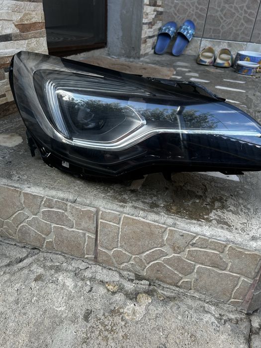Far dreapta opel astra k