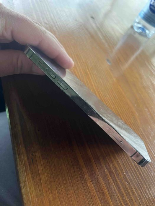 Продавам Iphone 12 pro