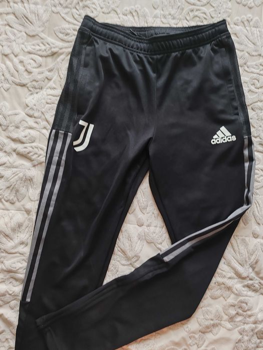 Спортен футболен екип на Adidas за 13-14год