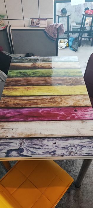 Masă extensibilă (600 lei) cu scaune (300 lei)