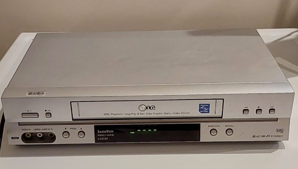 Vând videorecorder LG LV 4747 .