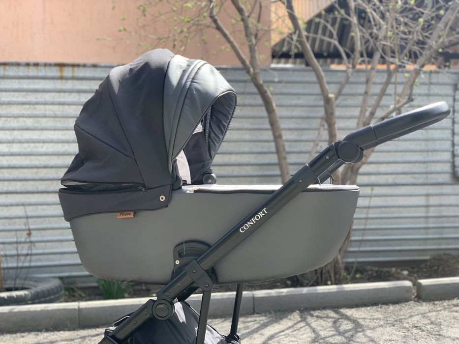 Продам коляску от бренда Pituso с люлкой