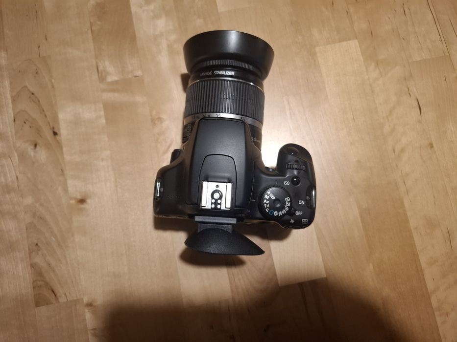 Vând kit canon 1000D + obiectiv 18-55mm 1:3.5 - 5.6 cu filtru