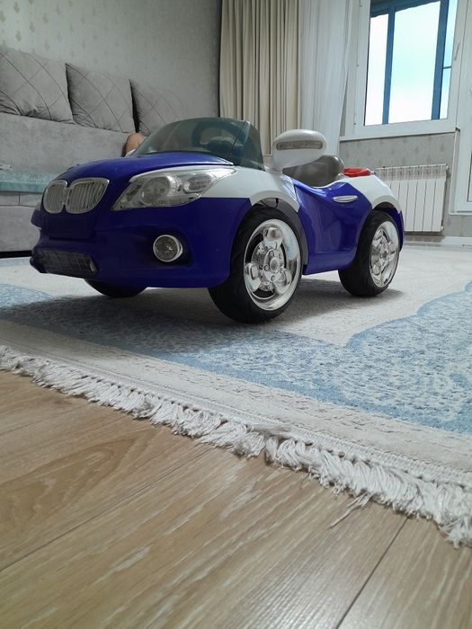 Продам электро машину .