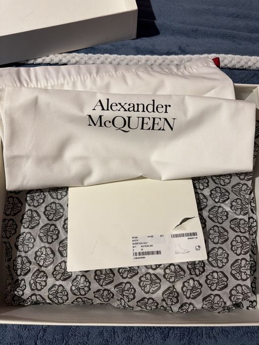 Alexander McQueen 40
