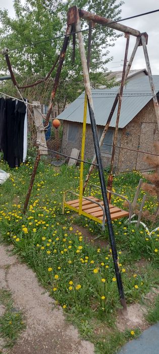 Качеля 2.7 метра высото  расчитана 100 кг